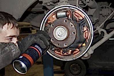 Ремонт тормозного переднего суппорта - левого и правого в автосервисе Санрено